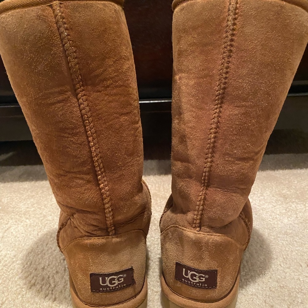 Ugg classic Tall Boot- chestnut size 6